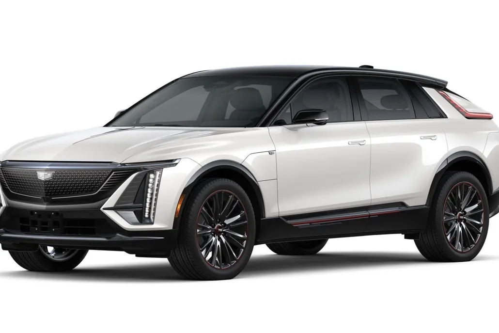 2025 Cadillac Lyriq Sport photo 1