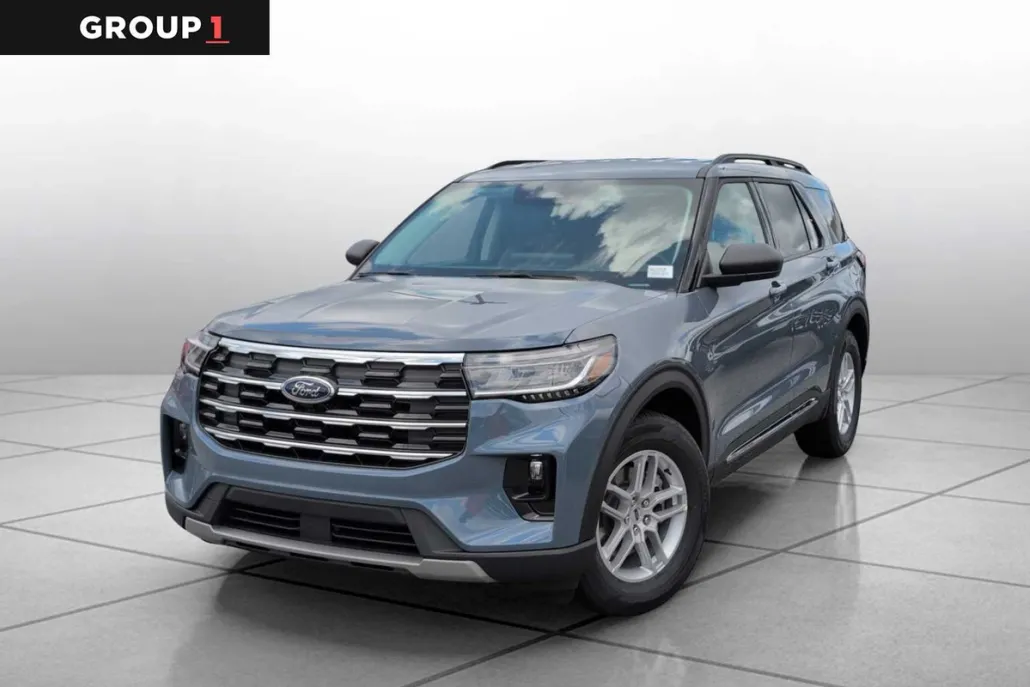 2025 Ford Explorer photo 1