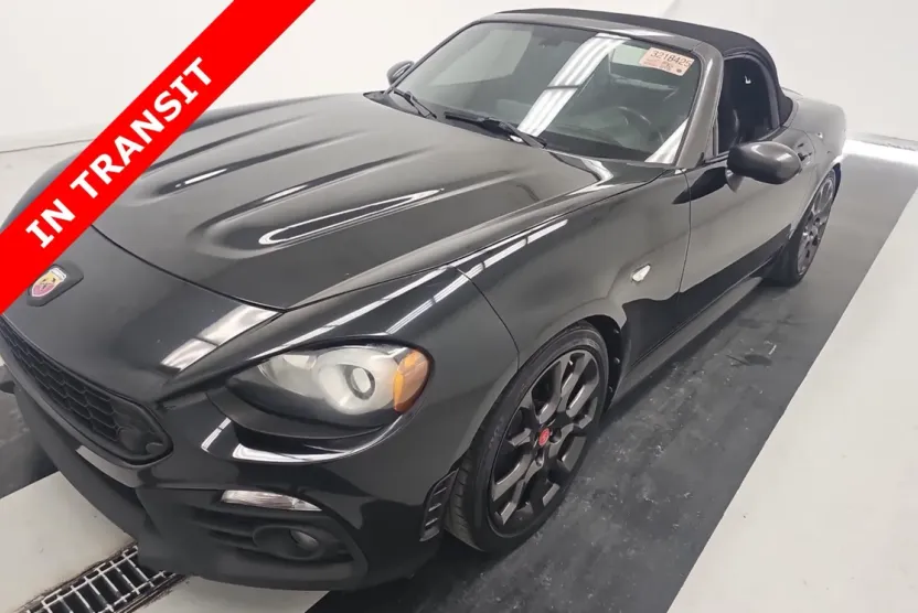 2018 Fiat 124 Spider Abarth photo 1