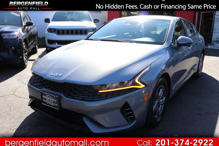 2023 Kia K5 LXS photo 1