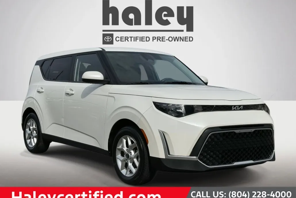 2023 Kia Soul LX photo 1