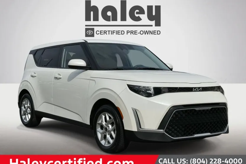 2023 Kia Soul LX photo 1
