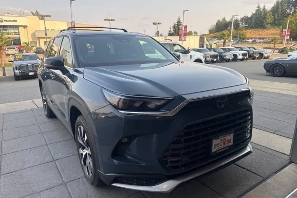 2024 Toyota Highlander Hybrid Limited photo 1