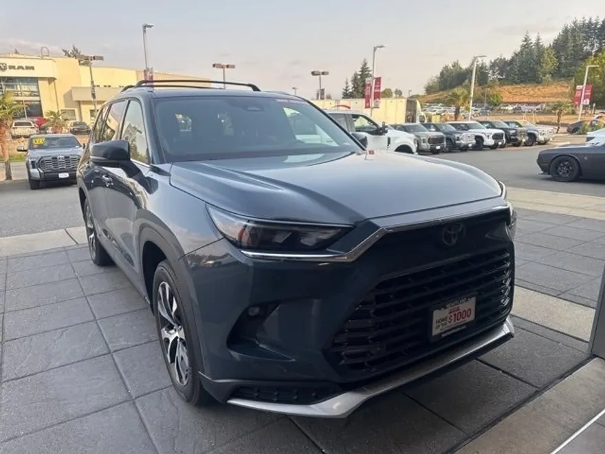 2024 Toyota Highlander Hybrid Limited photo 1
