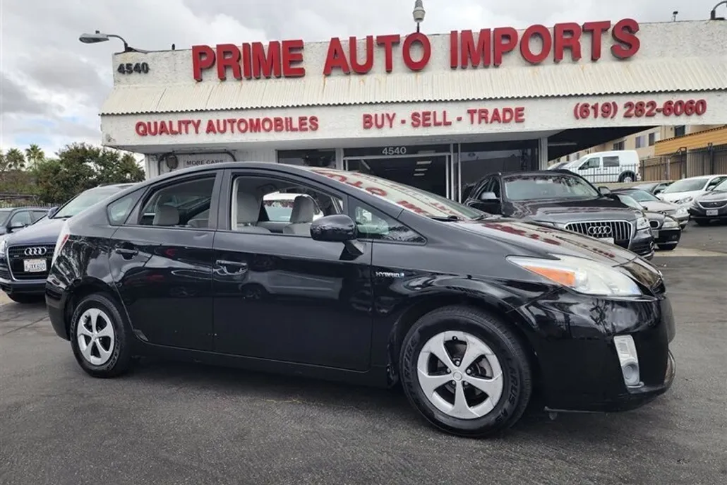 2010 Toyota Prius Two photo 1