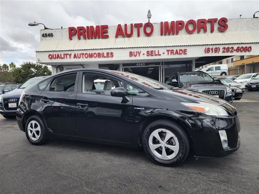 2010 Toyota Prius Two photo 1