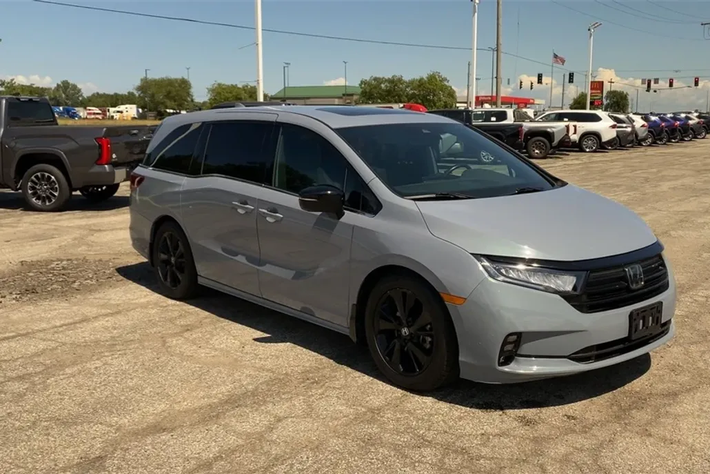 2023 Honda Odyssey Sport photo 1