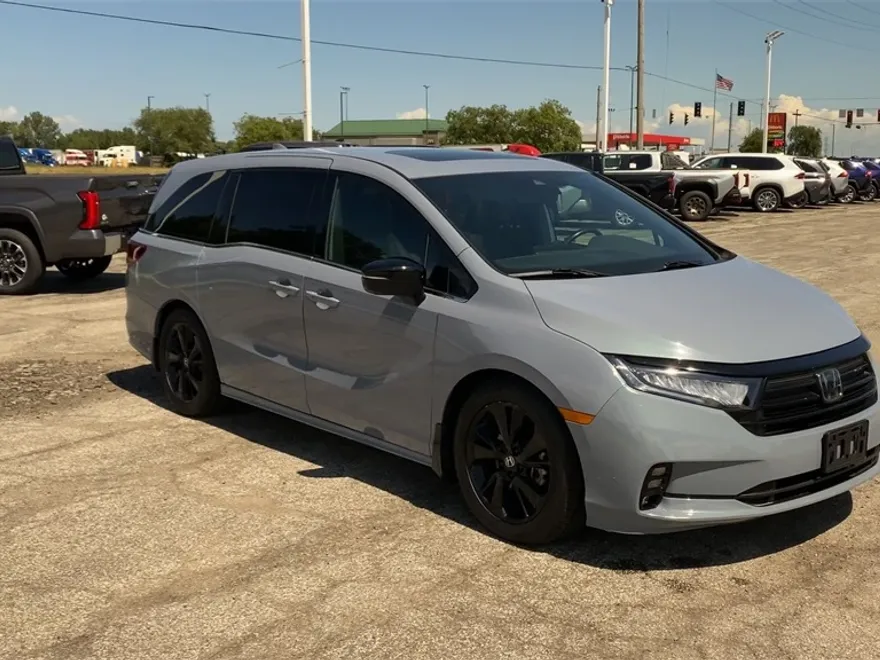 2023 Honda Odyssey Sport photo 1