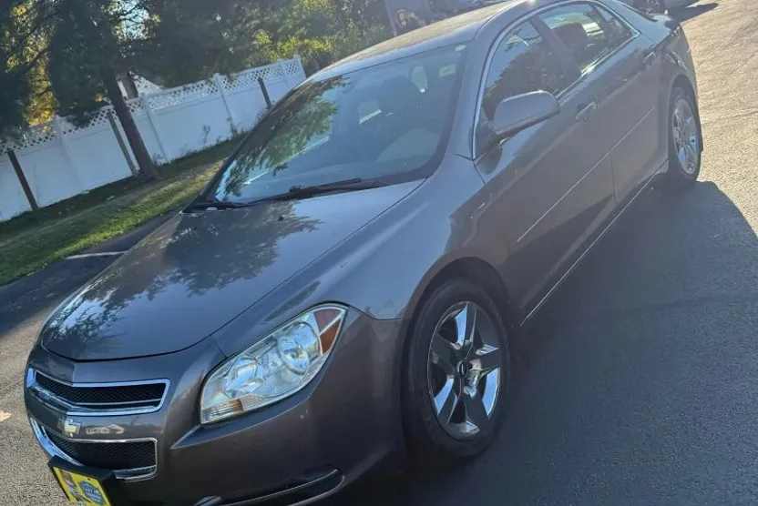 2010 Chevrolet Malibu 1LT photo 1