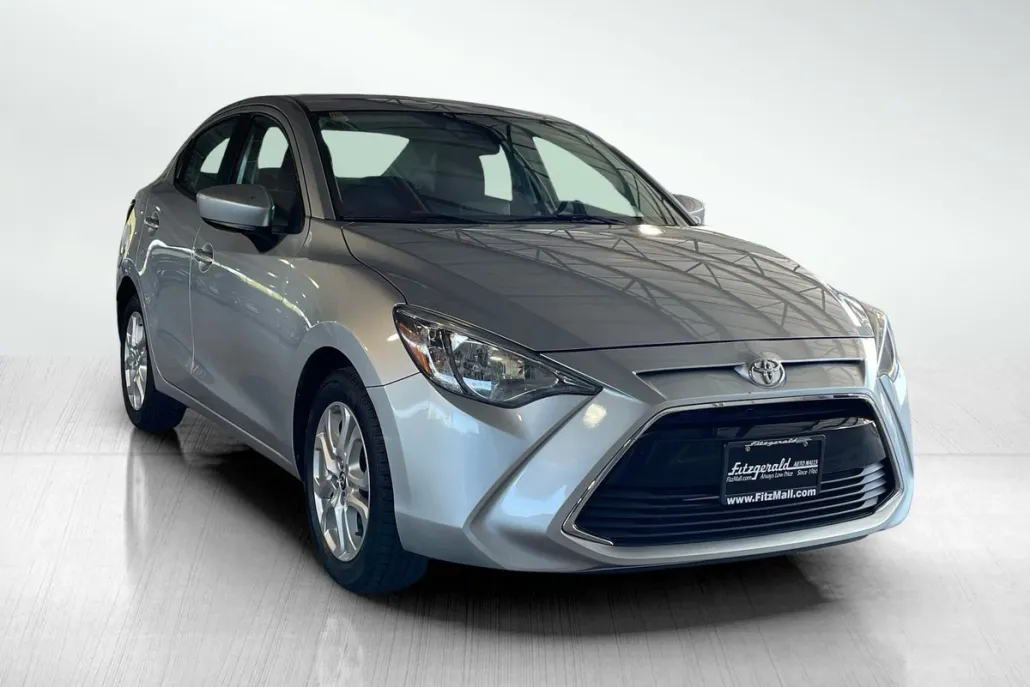 2017 Toyota Yaris iA Base photo 1