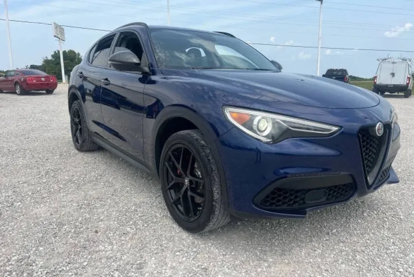 2019 Alfa Romeo Stelvio Sport photo 1