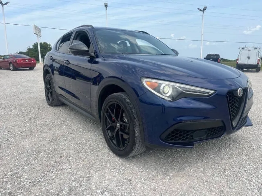 2019 Alfa Romeo Stelvio Sport photo 1