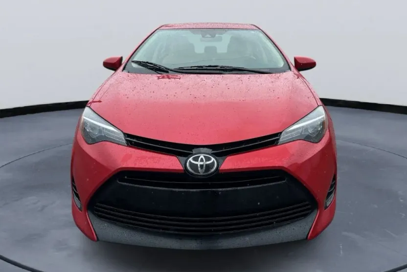 2018 Toyota Corolla LE photo 1