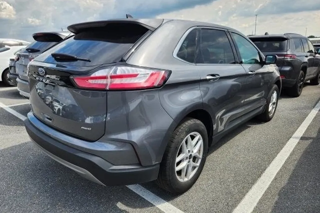 2024 Ford Edge SEL photo 1