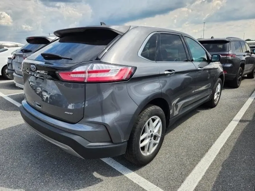 2024 Ford Edge SEL photo 1