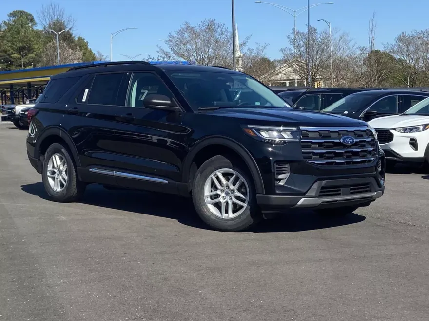 2025 Ford Explorer photo 1