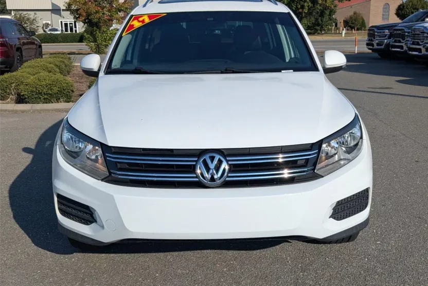 2017 Volkswagen Tiguan Wolfsburg Edition photo 1