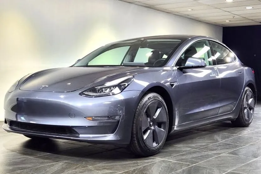 2022 Tesla Model 3 Long Range photo 1