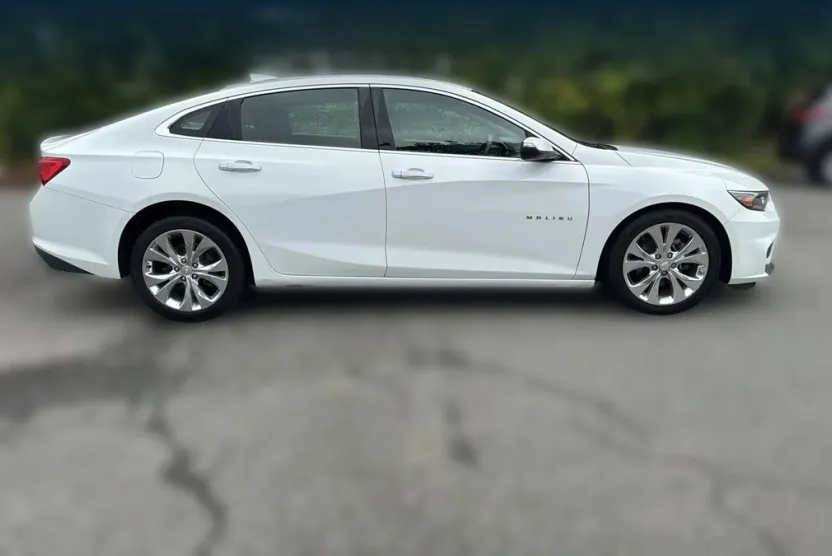 2018 Chevrolet Malibu Premier photo 1