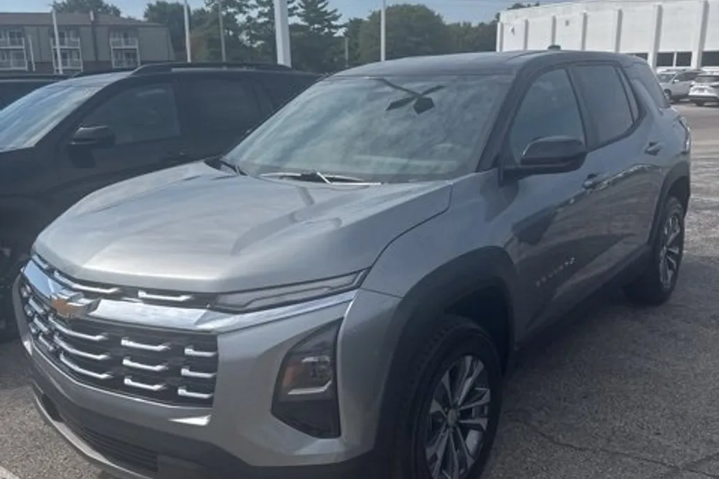 2026 Chevrolet Equinox LT photo 1