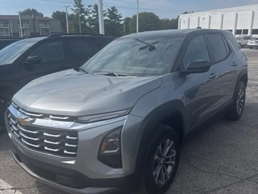 2026 Chevrolet Equinox LT photo 1