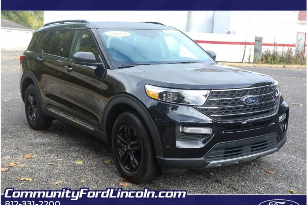 2023 Ford Explorer XLT photo 1
