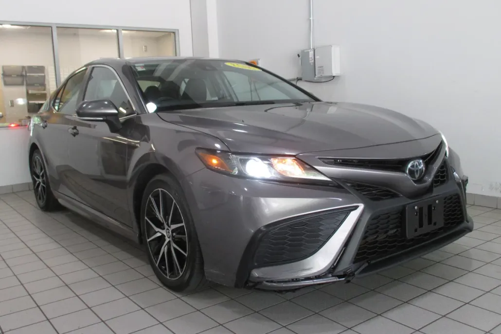 2023 Toyota Camry SE photo 1
