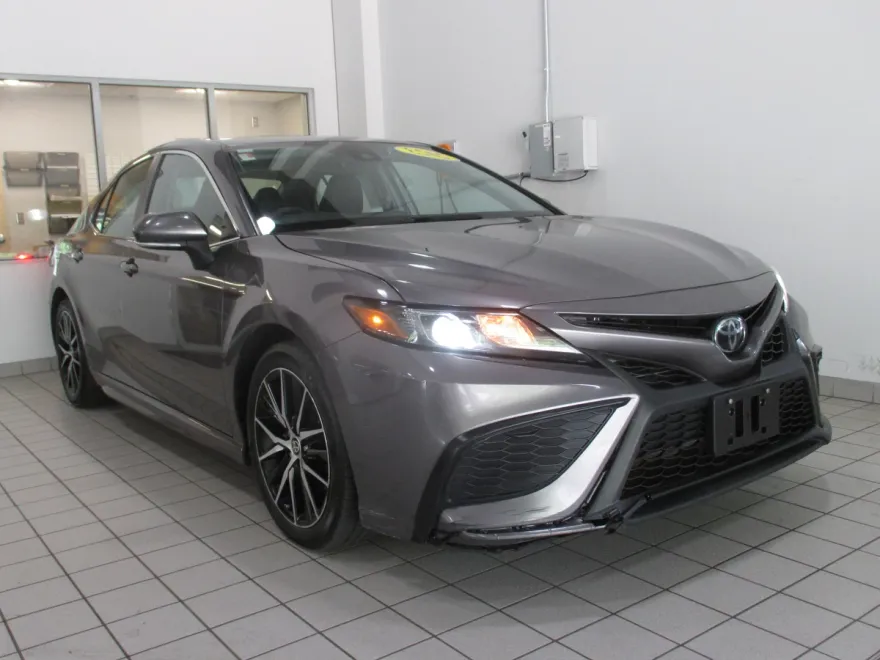 2023 Toyota Camry SE photo 1