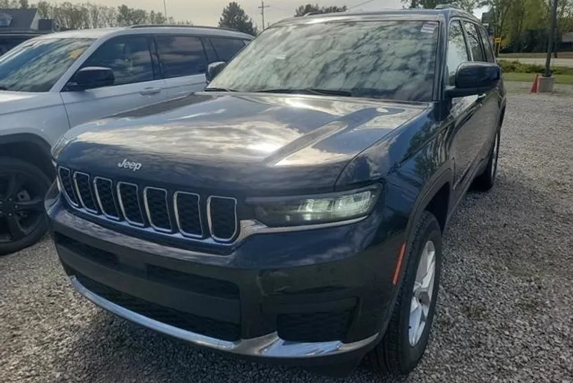 2023 Jeep Grand Cherokee Laredo photo 1