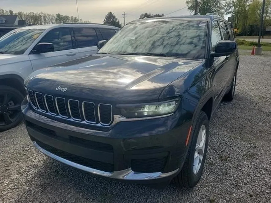 2023 Jeep Grand Cherokee Laredo photo 1