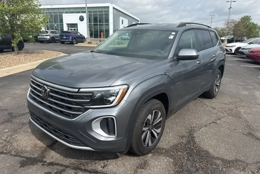 2025 Volkswagen Atlas SE photo 1