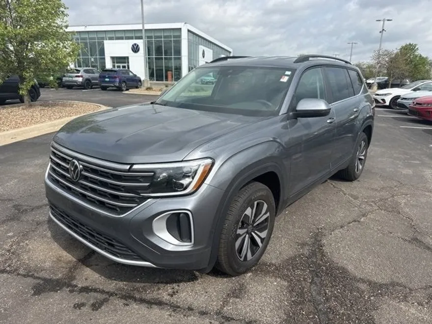 2025 Volkswagen Atlas SE photo 1