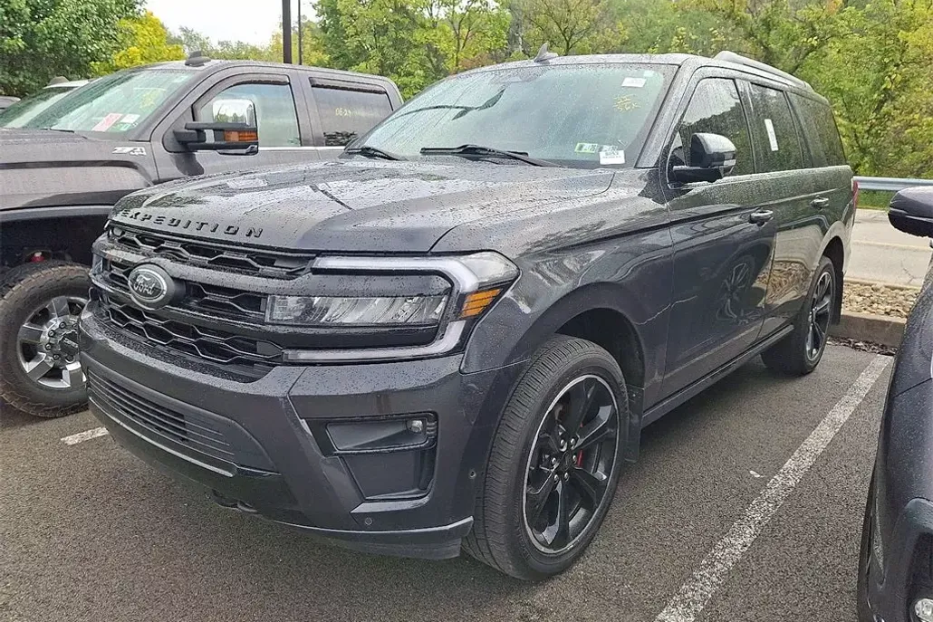 2022 Ford Expedition Limited photo 1