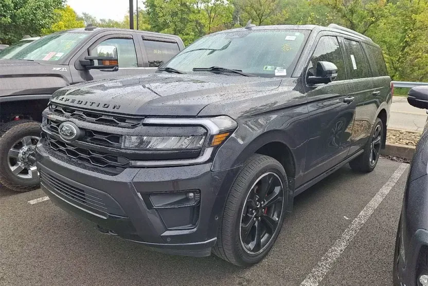 2022 Ford Expedition Limited photo 1