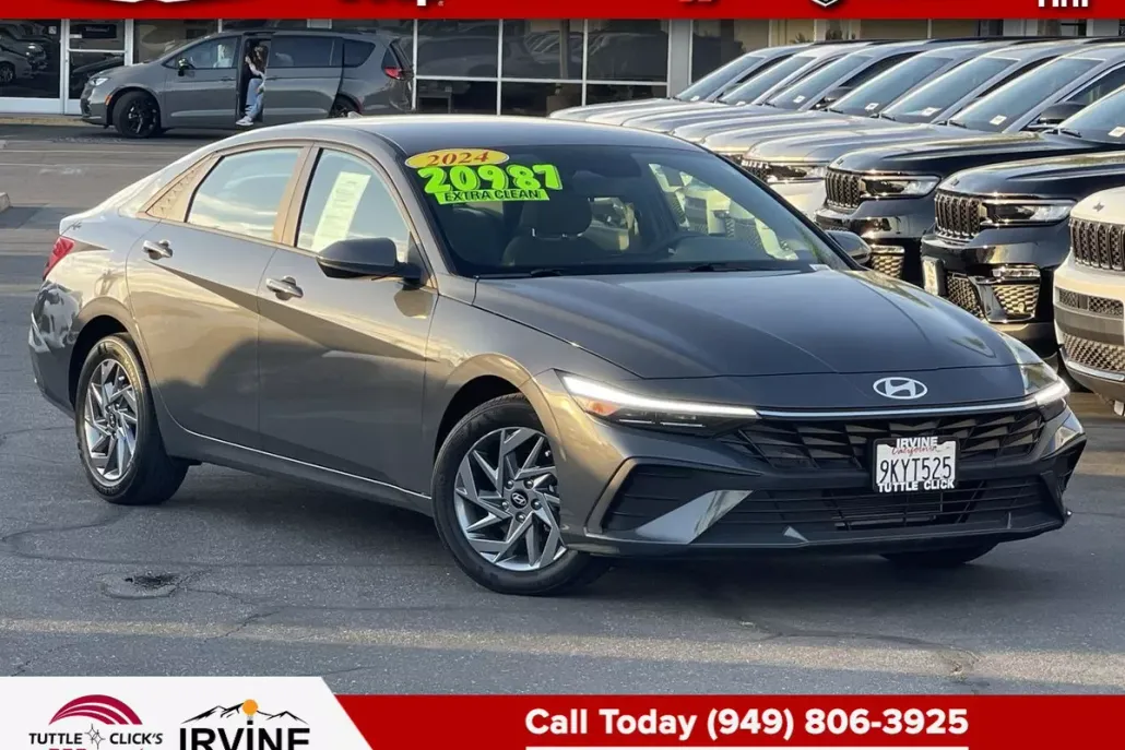 2024 Hyundai Elantra SEL photo 1