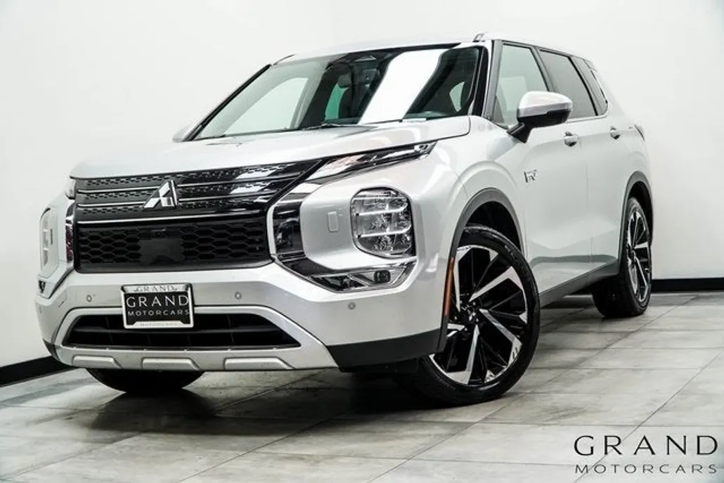 2023 Mitsubishi Outlander PHEV SE photo 1