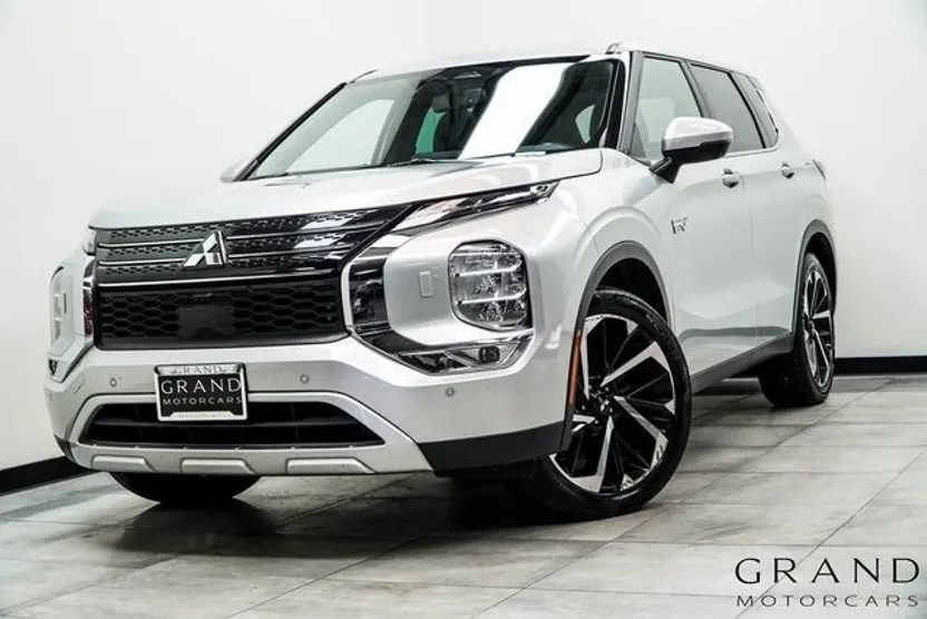 2023 Mitsubishi Outlander PHEV SE photo 1