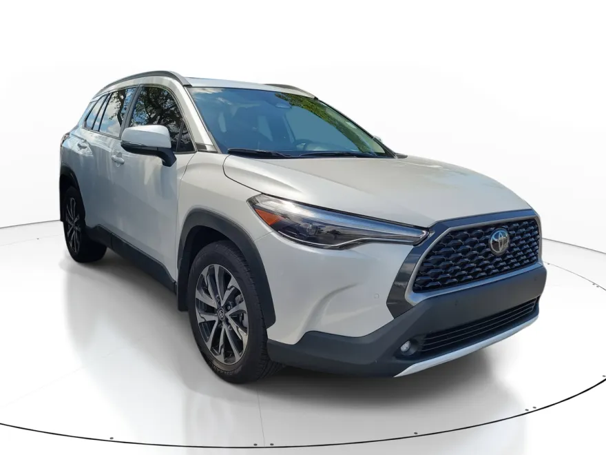 2024 Toyota Corolla Cross XLE photo 1