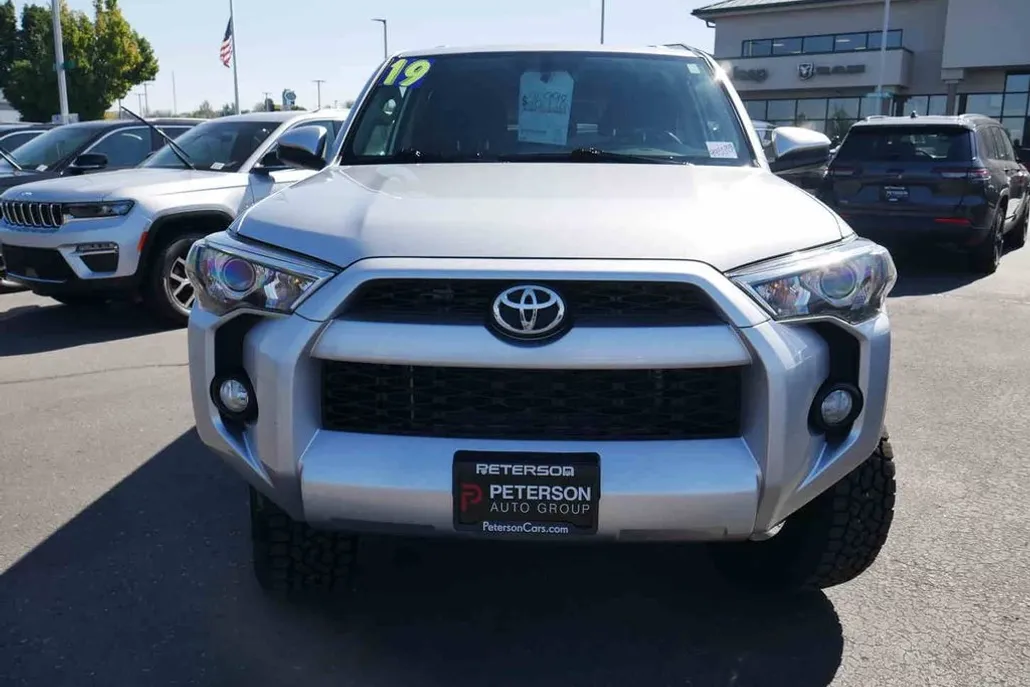 2016 Toyota 4Runner SR5 photo 1