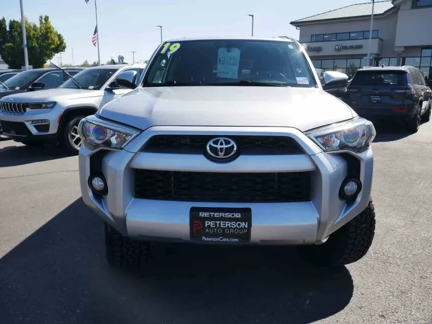 2016 Toyota 4Runner SR5 photo 1