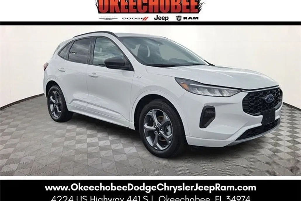 2023 Ford Escape ST-Line photo 1