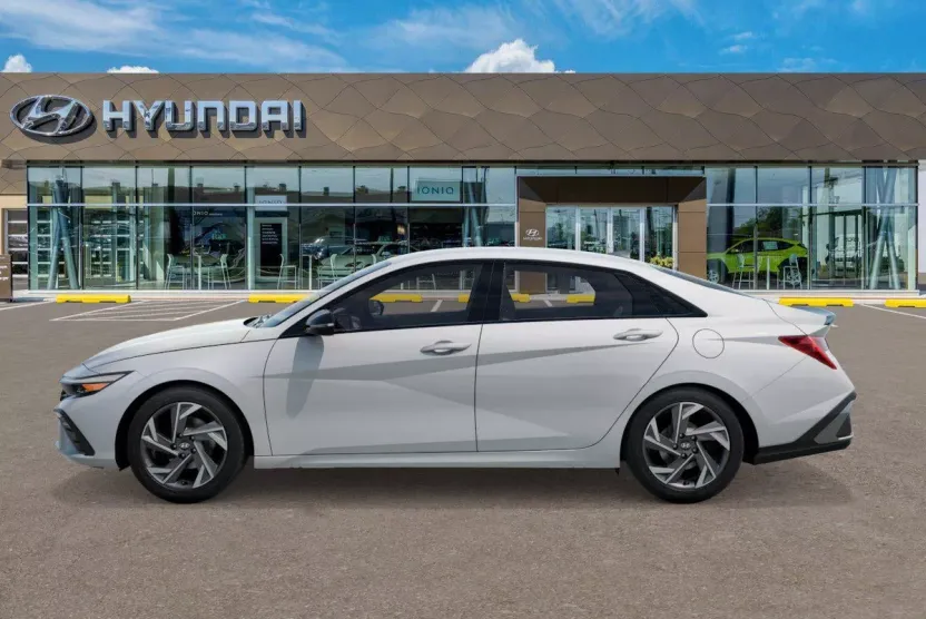2025 Hyundai Elantra SEL Sport photo 1