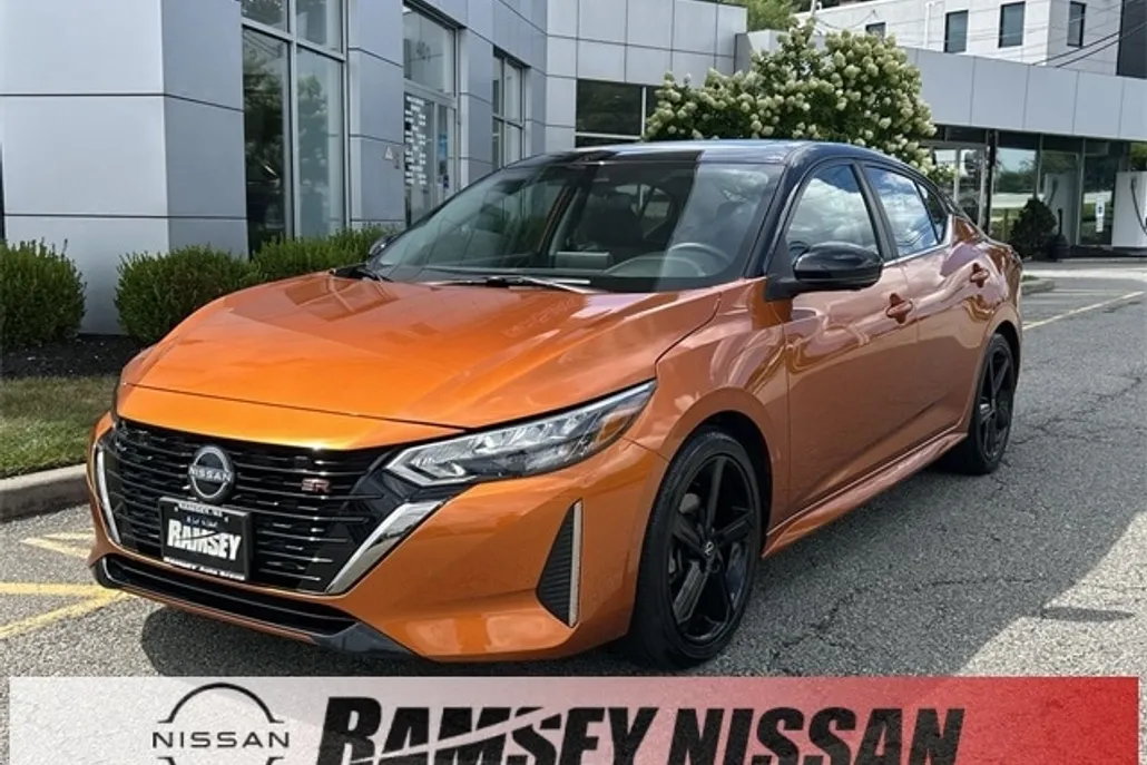 2024 Nissan Sentra SR photo 1