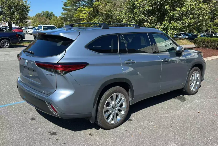 2023 Toyota Highlander Hybrid Limited photo 1
