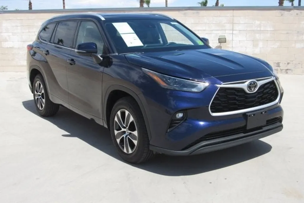 2022 Toyota Highlander XLE photo 1