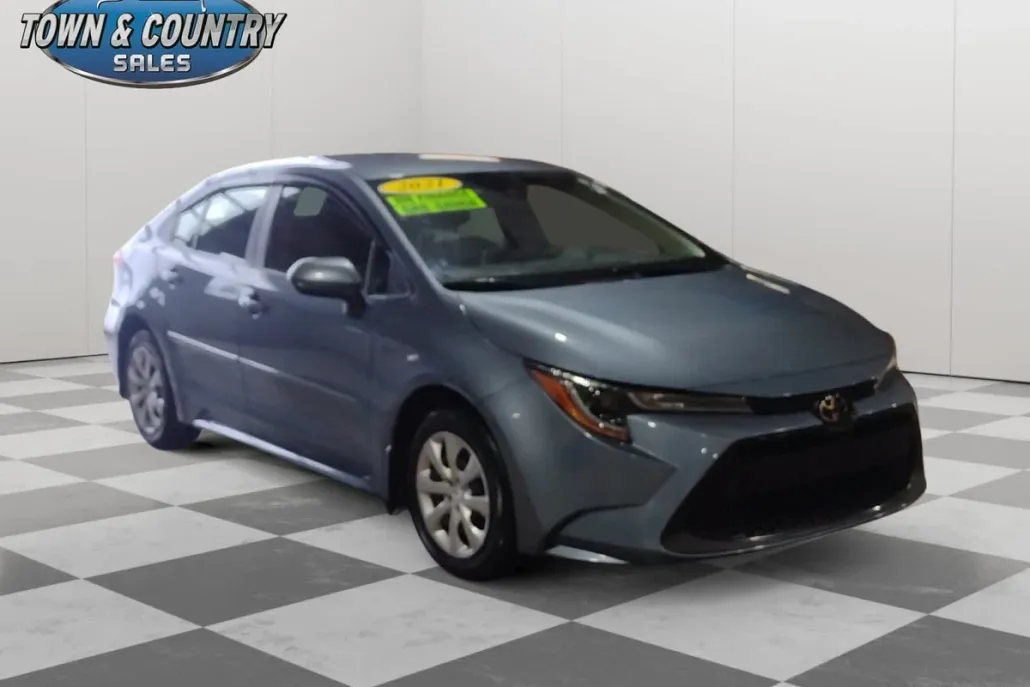 2021 Toyota Corolla LE photo 1
