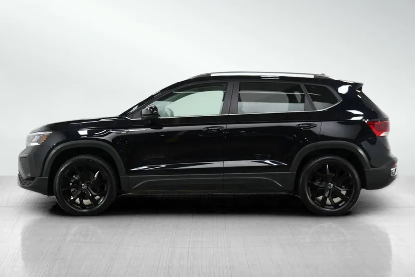 2022 Volkswagen Taos SE photo 1