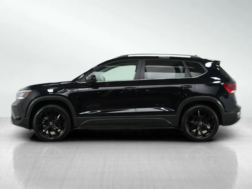 2022 Volkswagen Taos SE photo 1