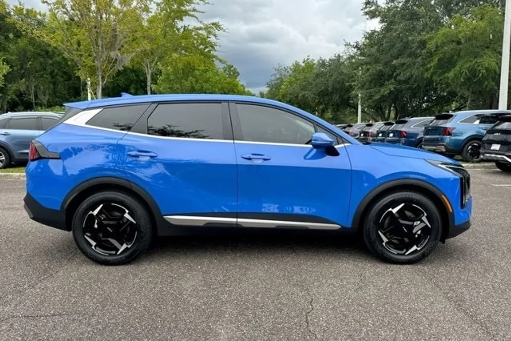 2026 Kia Sportage EX photo 1