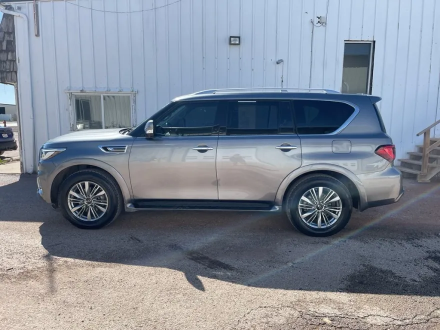 2021 Infiniti QX80 Luxe photo 1
